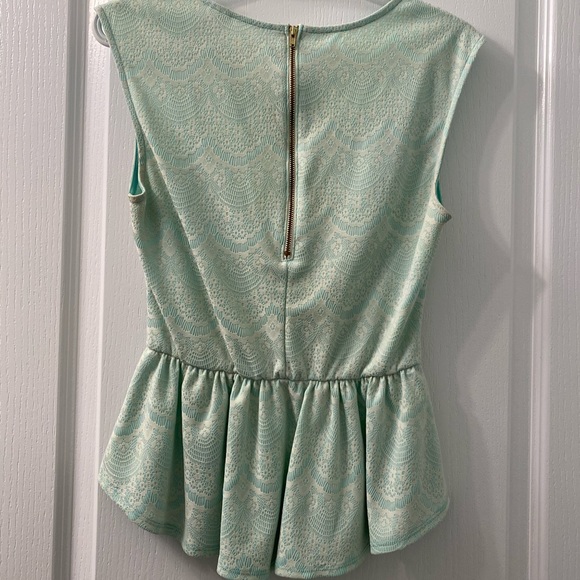 Baby blue and white lace professional top - Picture 2 of 3